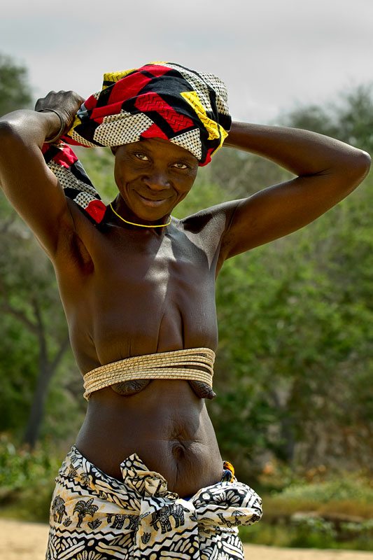  Woman from the Mucubal (Mucubai, Mucabale, Mugubale) tribe   Angola